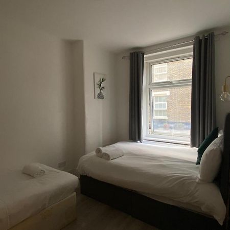 Lovely Ground Floor Miles Apart Apartment Londra Exterior foto