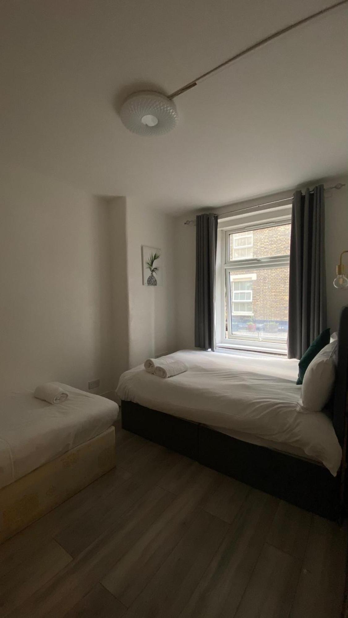 Lovely Ground Floor Miles Apart Apartment Londra Exterior foto