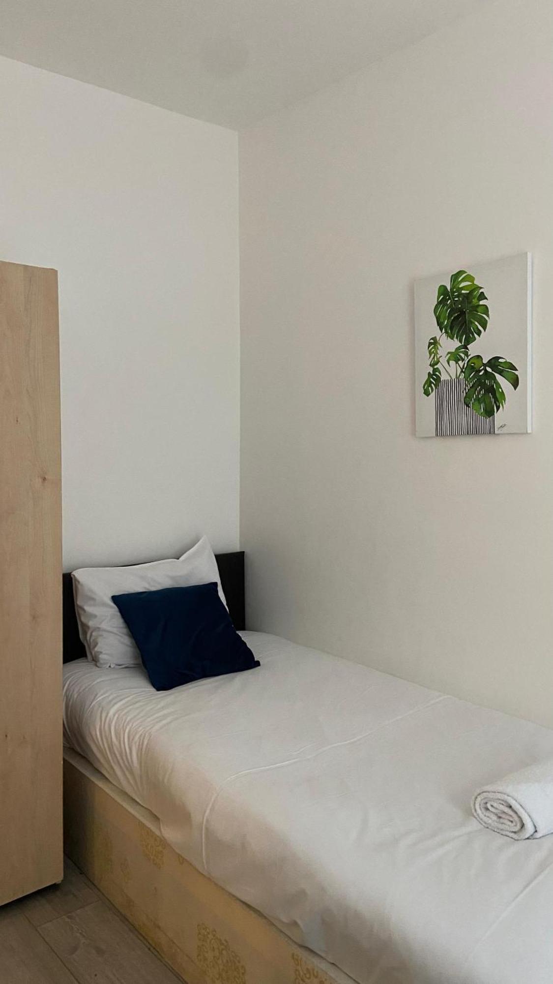 Lovely Ground Floor Miles Apart Apartment Londra Exterior foto